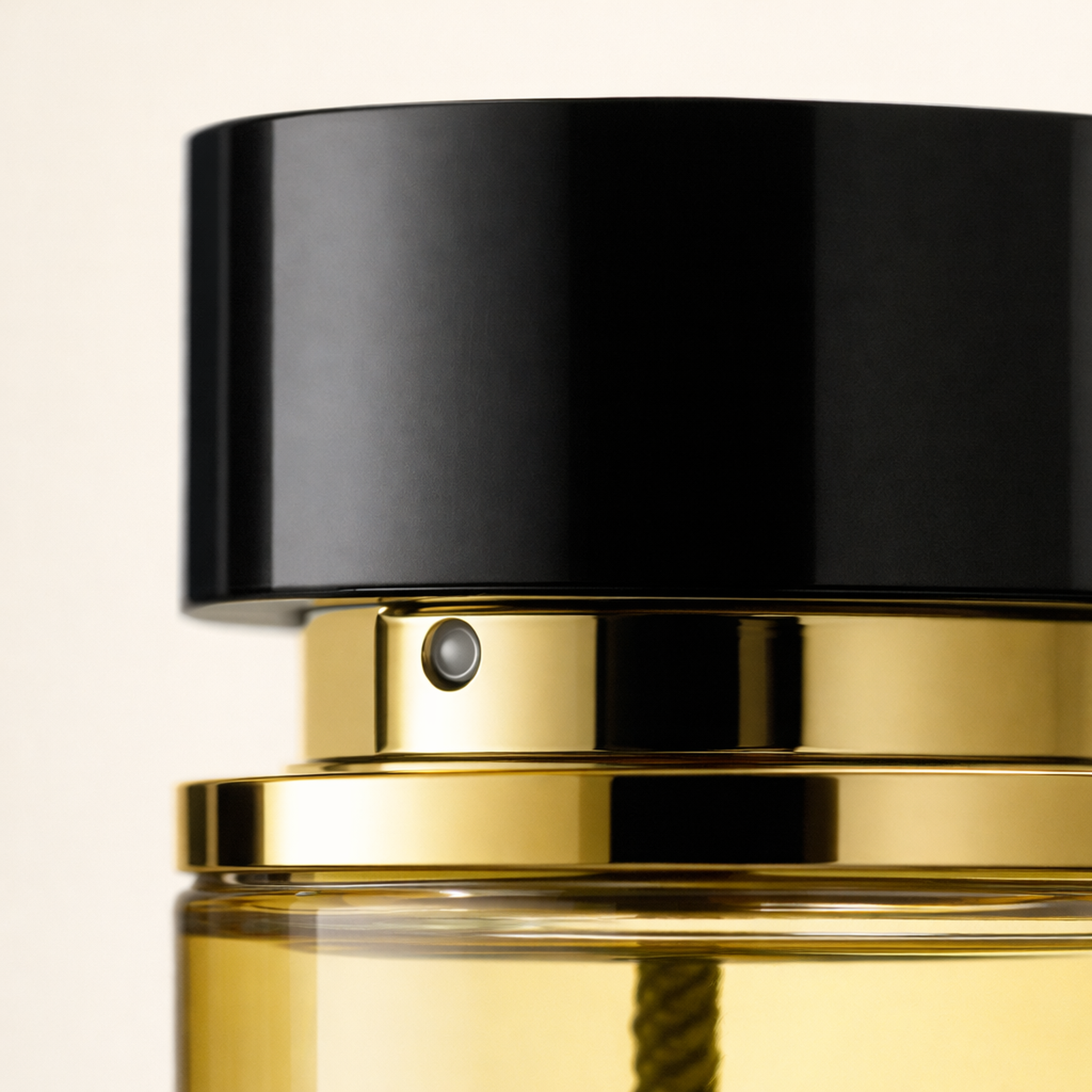 34 Boulevard Saint Germain Diptyque EDT cap macro detail gallery showcase