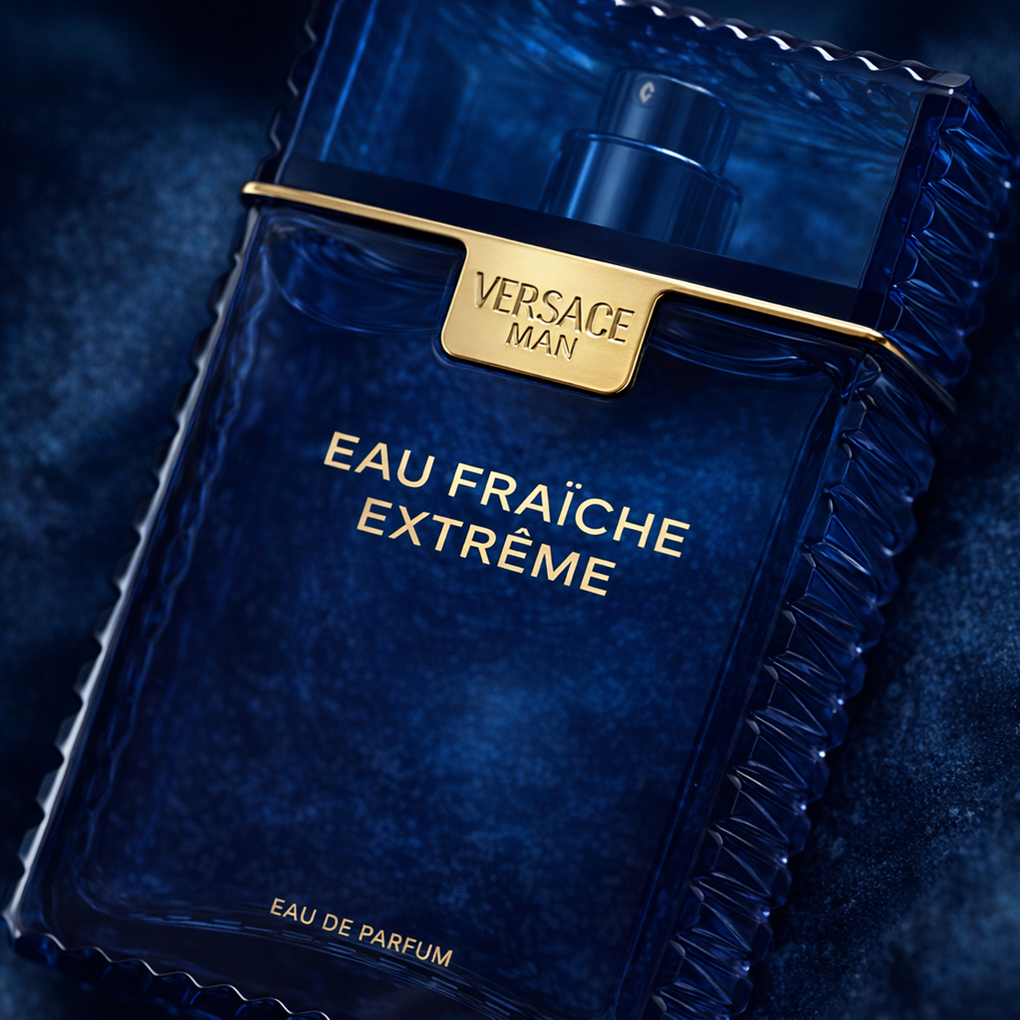 Versace Eau Fraiche Extreme EDP For Men macro label detail gallery showcase