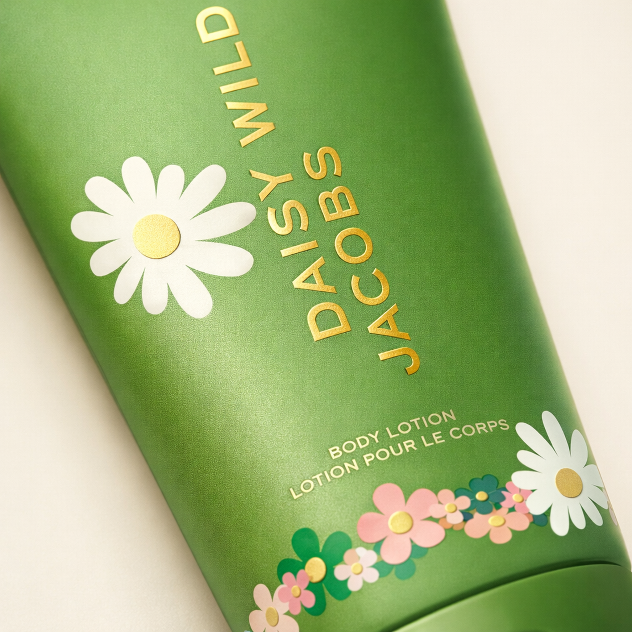 Marc Jacobs Daisy Wild Body Lotion macro label detail gallery showcase