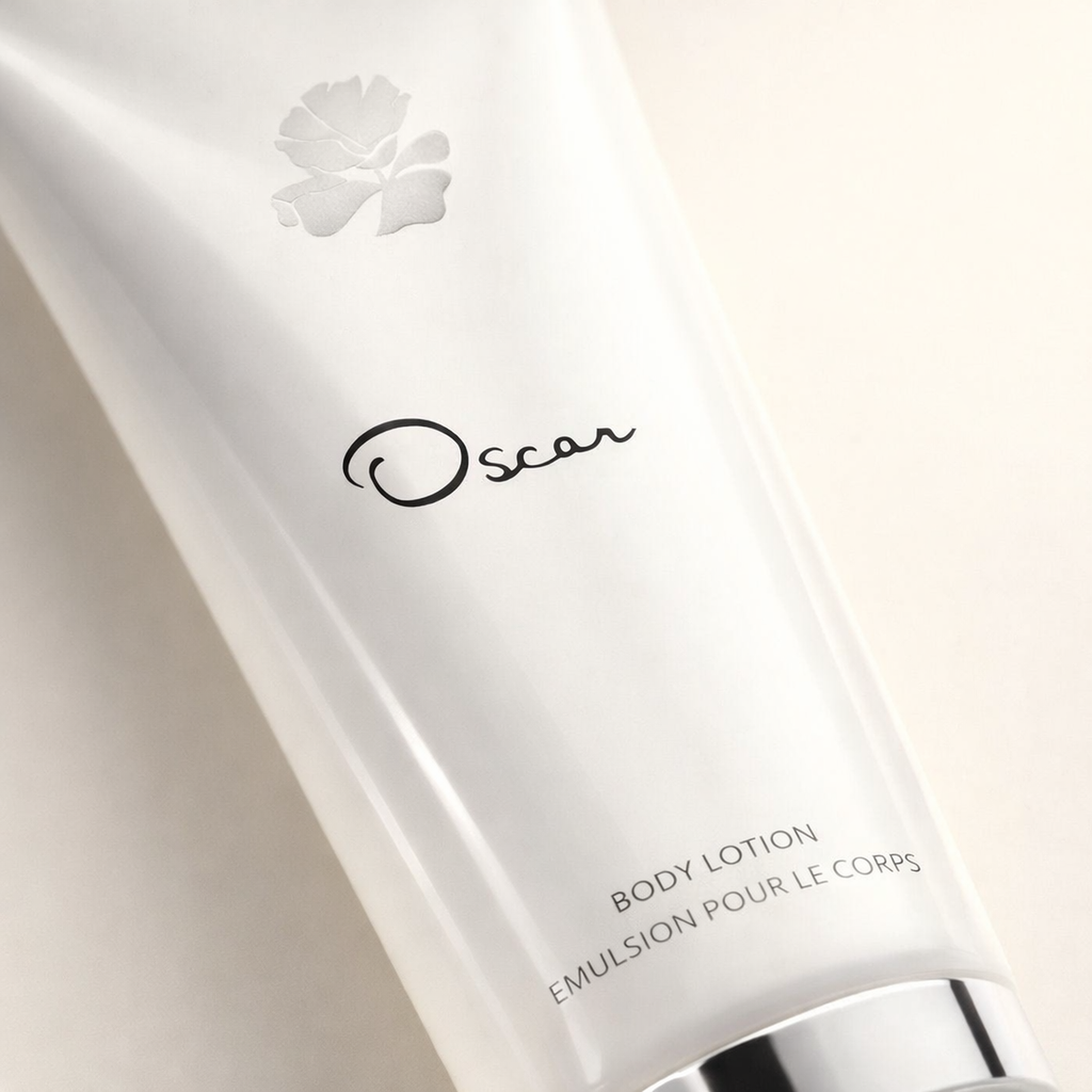 Oscar De La Renta Alibi Eau Sensuelle Body Lotion macro label detail gallery showcase