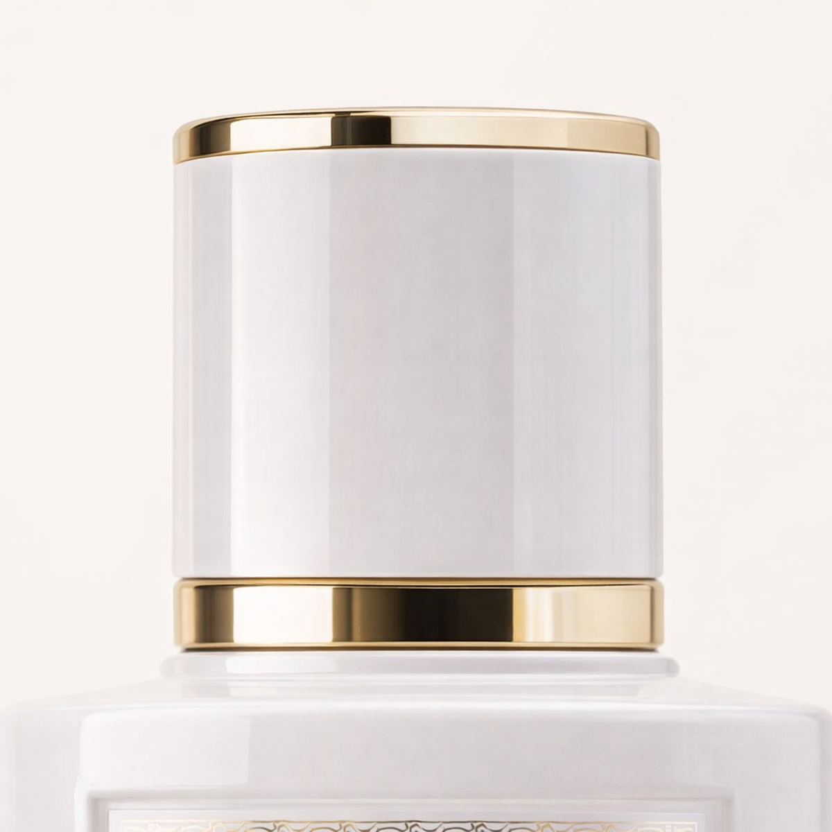 Maissa Oud Bourbon Elixir EDP cap macro detail gallery showcase