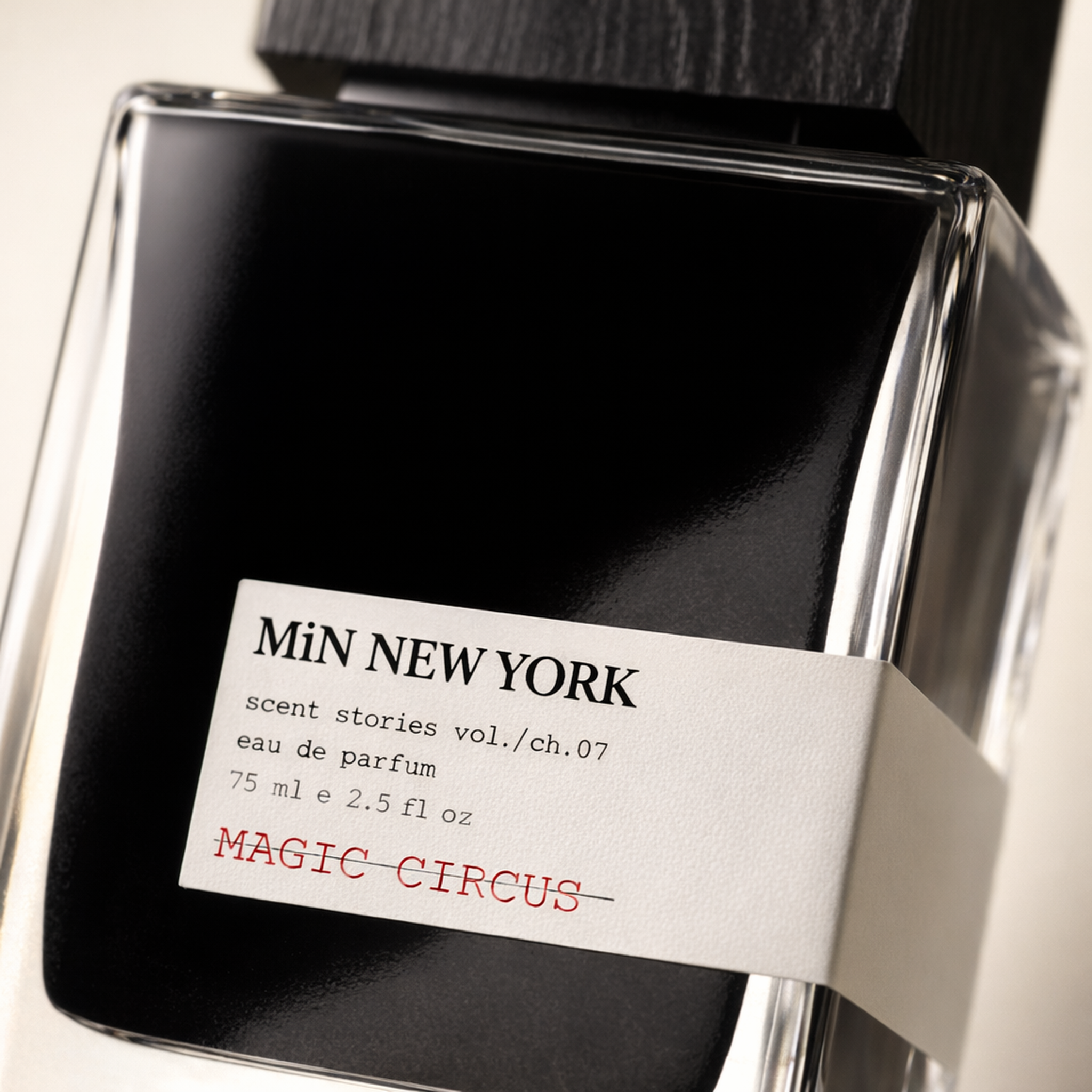 Min New York Magic Circus EDP macro label detail gallery showcase