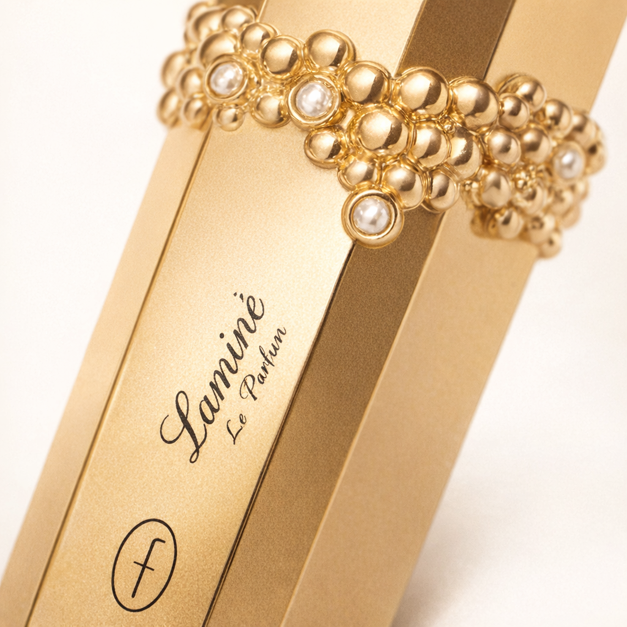 Flavia Lumine EDP macro label detail gallery showcase