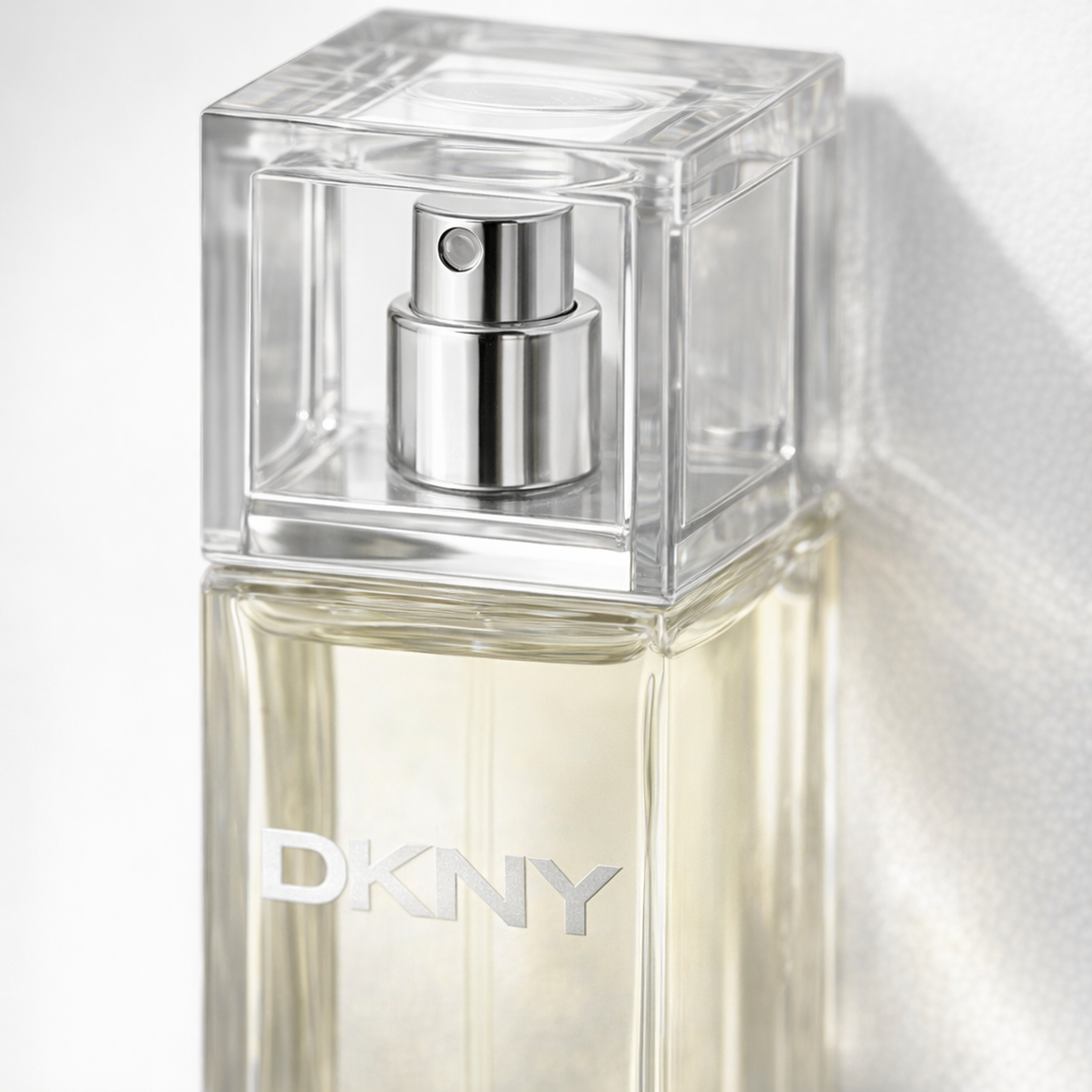 Donna Karan Energizing EDP Gift Set for Her fragrance details image