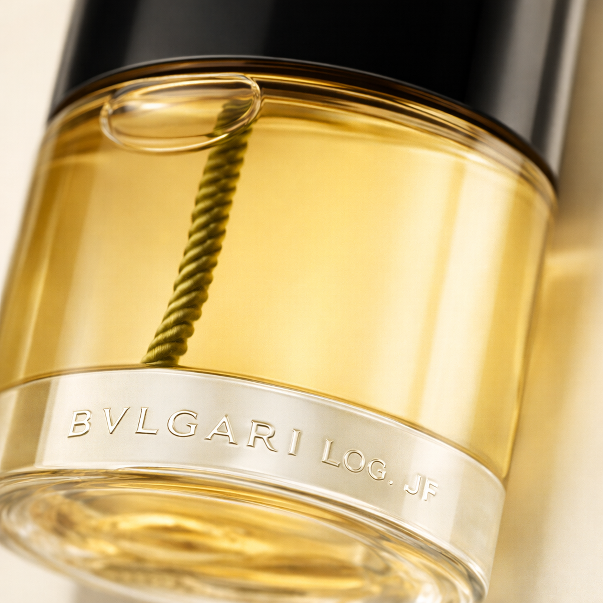 34 Boulevard Saint Germain Diptyque EDT macro label detail gallery showcase