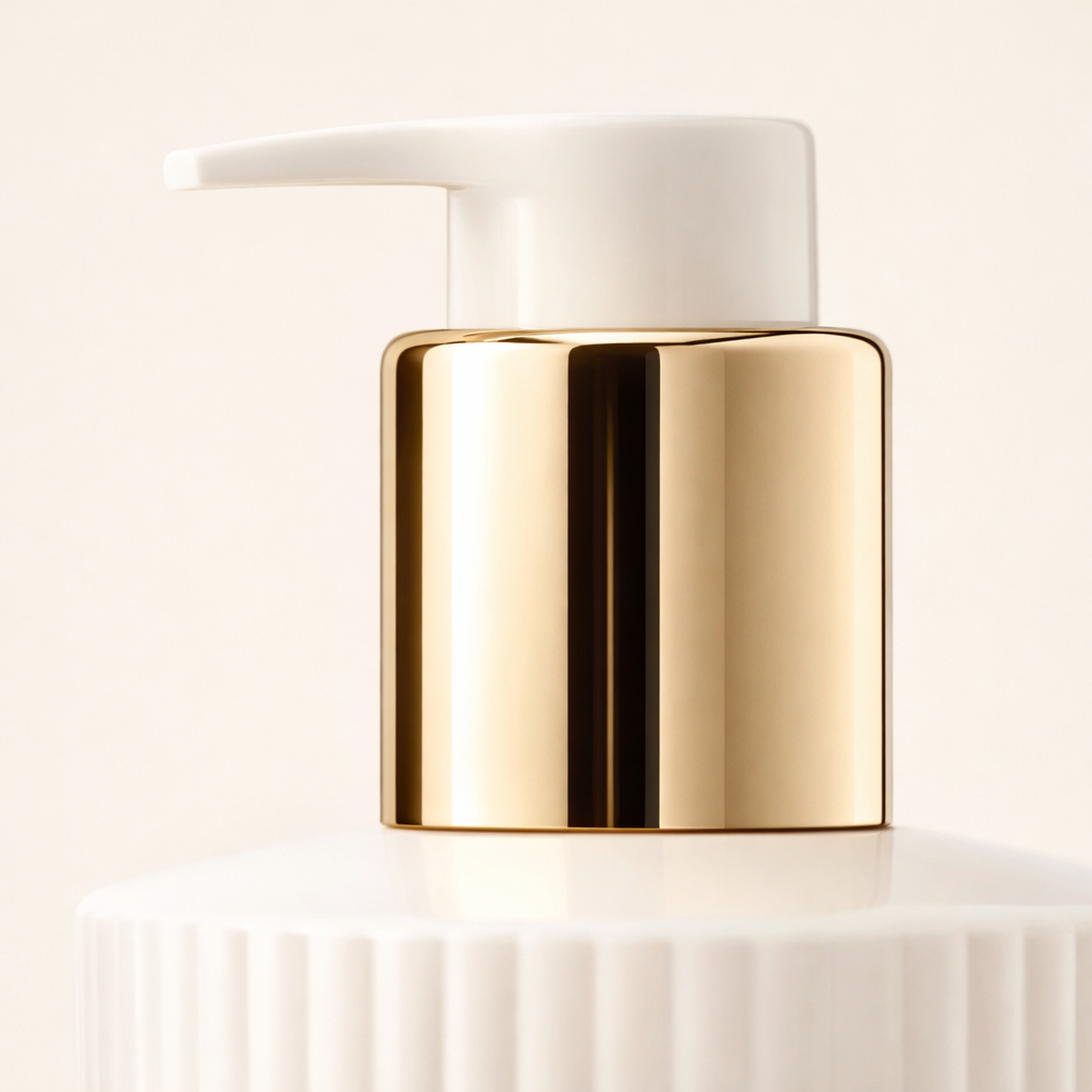 Chloe Atelier Des Fleurs Cedrus Body Lotion cap macro detail gallery showcase