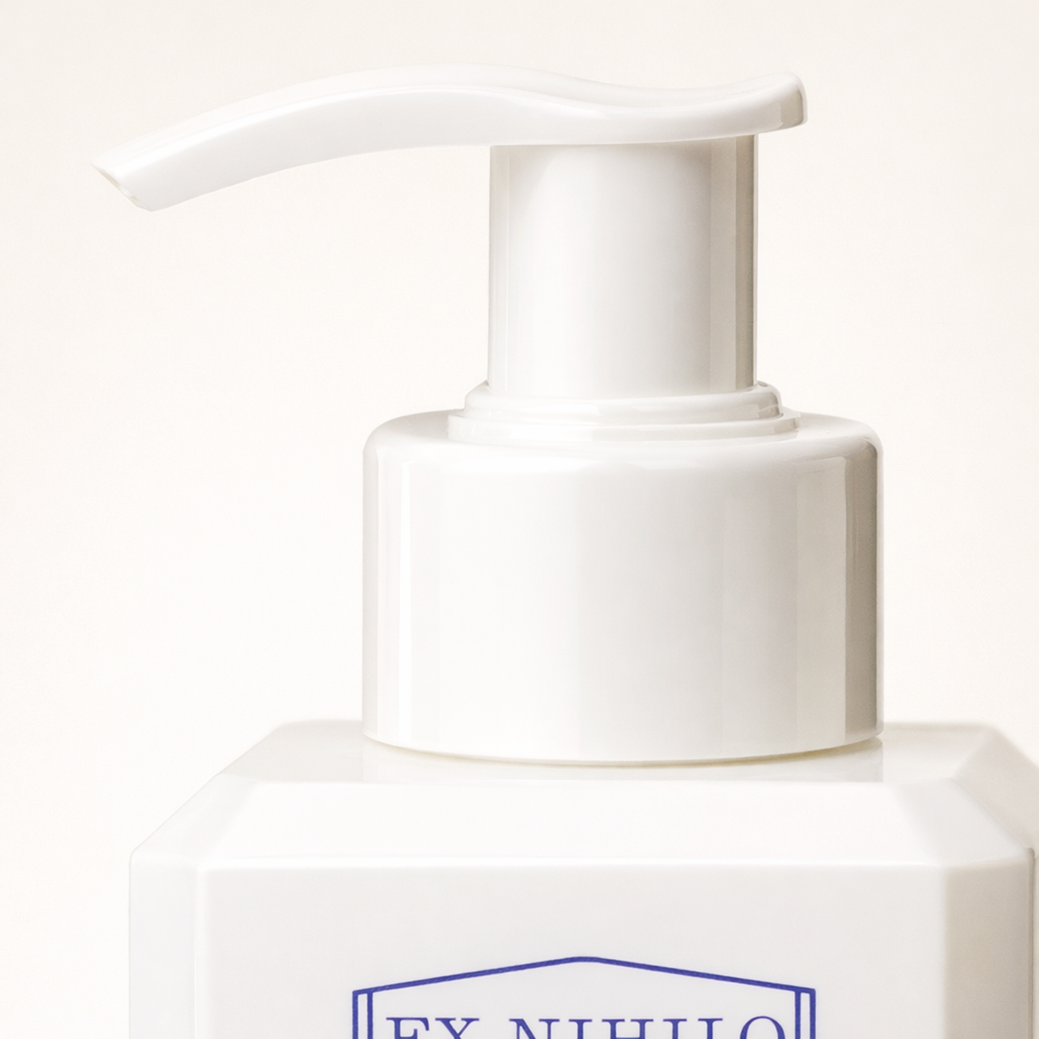 Ex Nihilo Cologne 352 Body Lotion cap macro detail gallery showcase