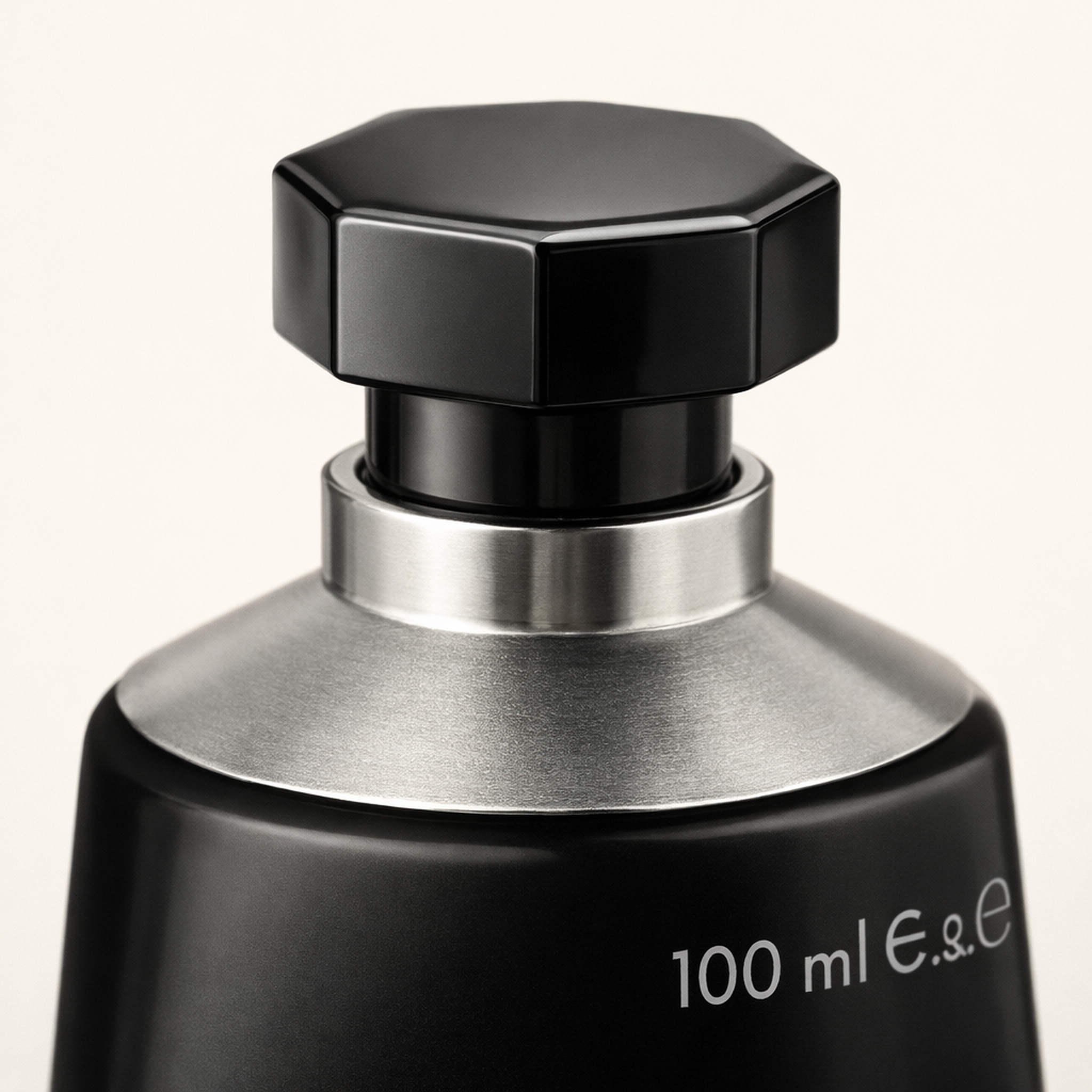 Moncler Sunrise Pour Homme Shower Gel cap macro detail gallery showcase