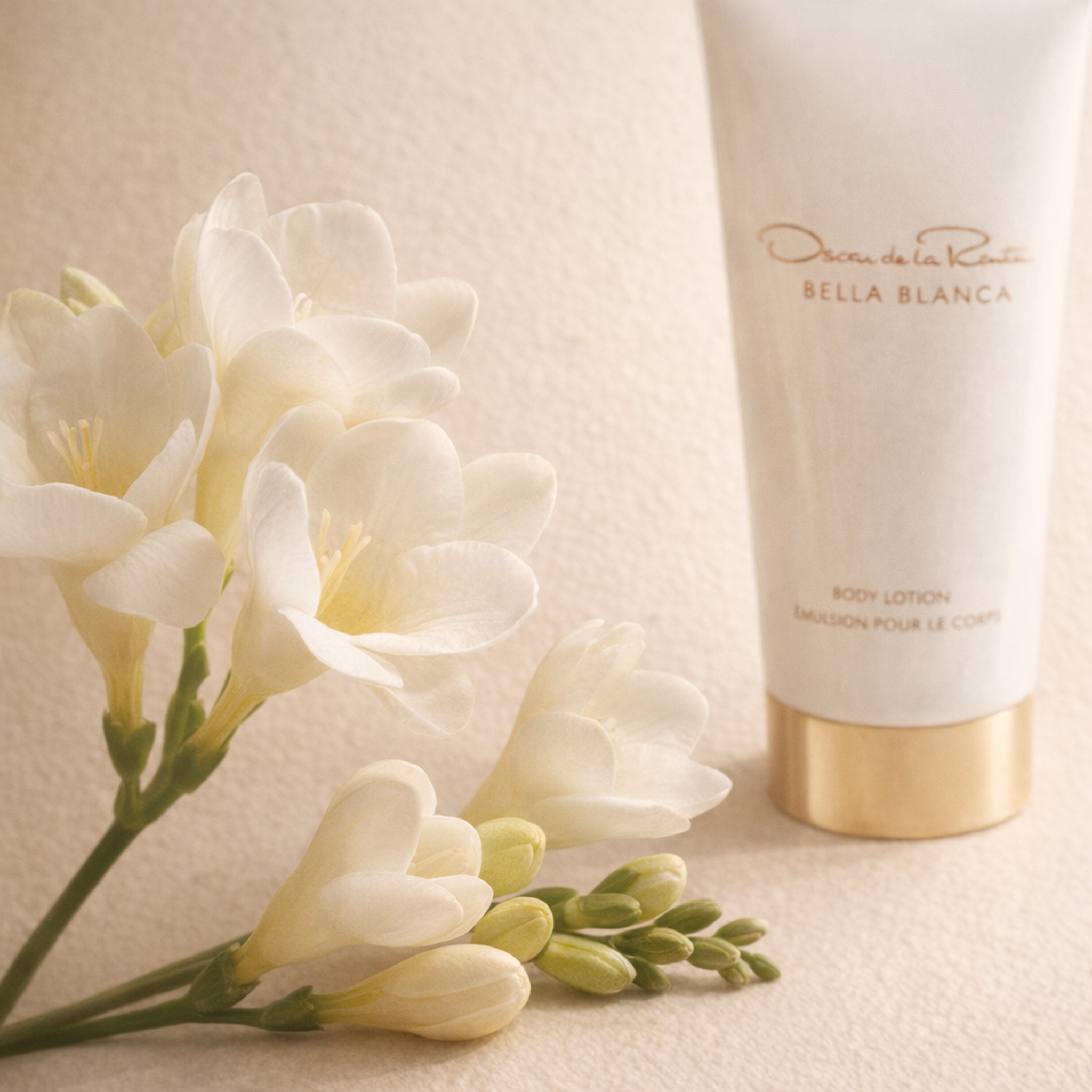 Oscar De La Renta Bella Blanca Body Lotion fragrance notes image