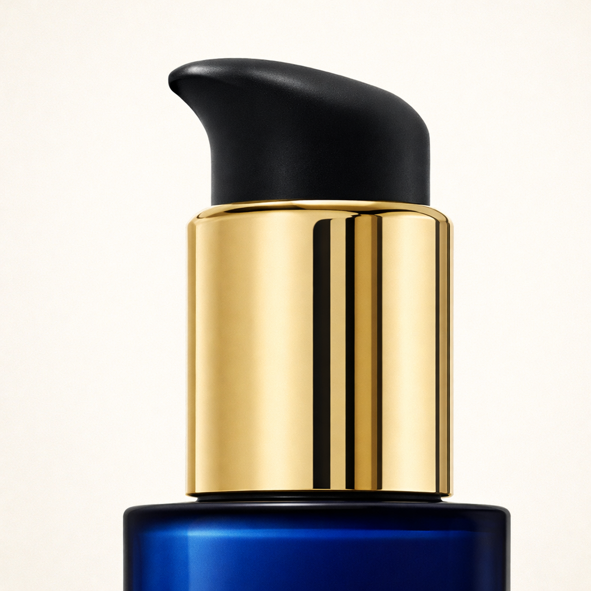 Thameen Treasure Collection Blue Heart Body Lotion cap macro detail gallery showcase