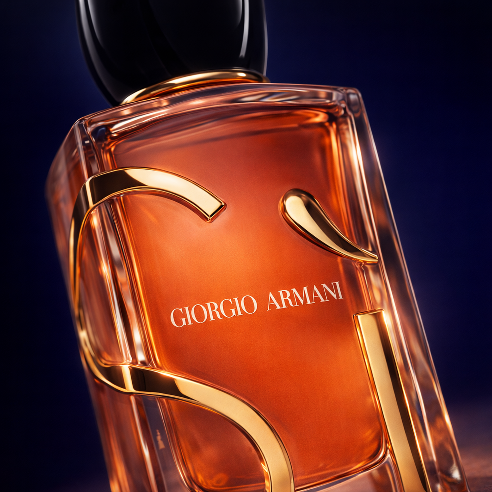 Giorgio Armani Si Parfum For Women macro label detail gallery showcase