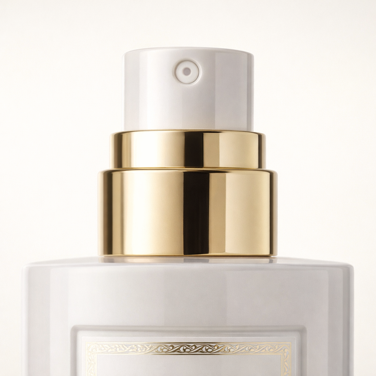 Maissa Holy Oud Elixir EDP cap macro detail gallery showcase