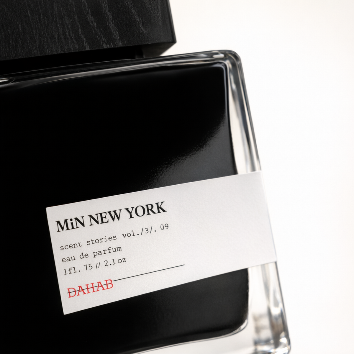 Min New York Dahab EDP macro label detail gallery showcase