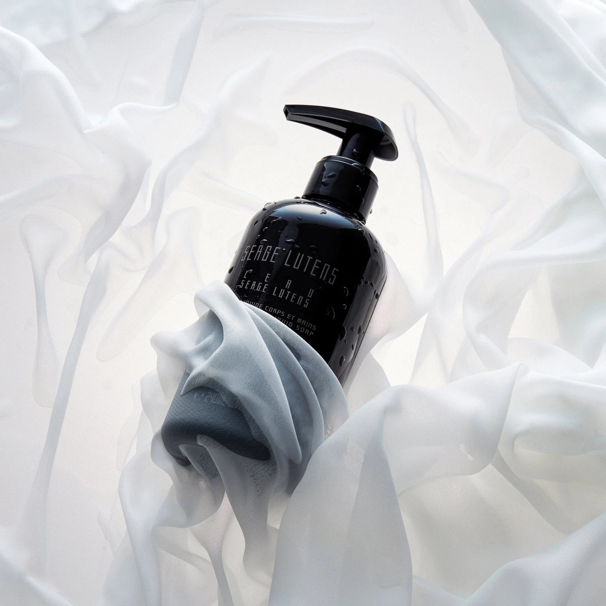Serge Lutens Dans Le Bleu Qui Petille Hand And Body Cleansing Gel | My Perfume Shop Australia
